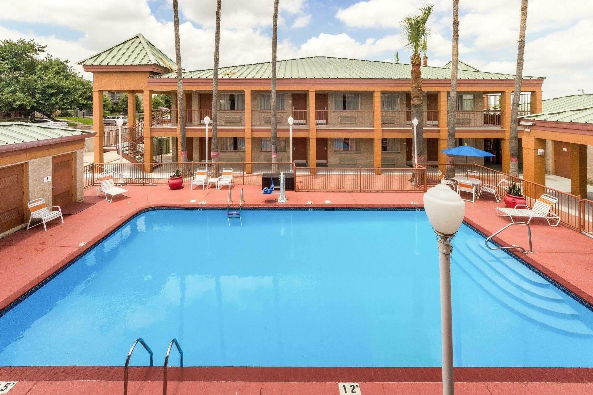Econo Lodge Inn & Suites Eagle Pass Exterior foto
